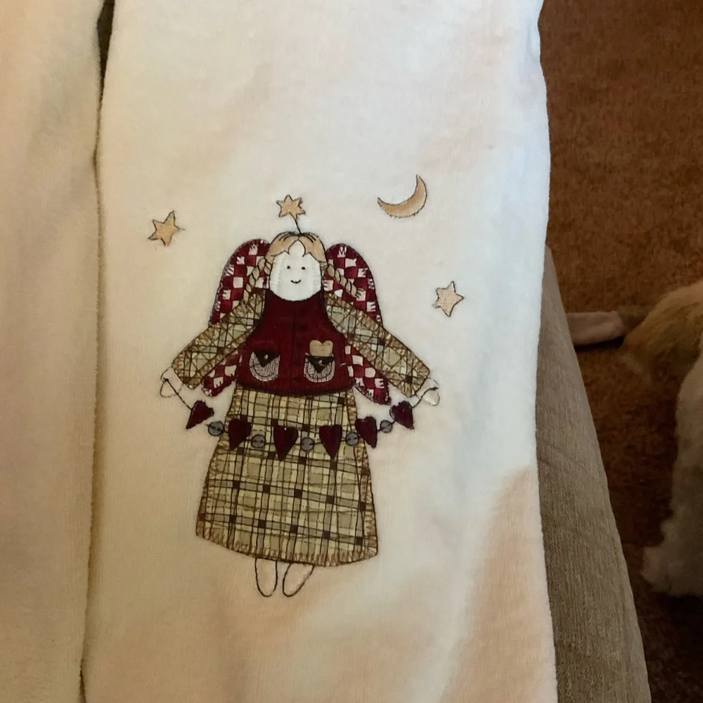 Vintage Country Farmhouse Embroidered Angels Bath towels, ivory, Set of 2